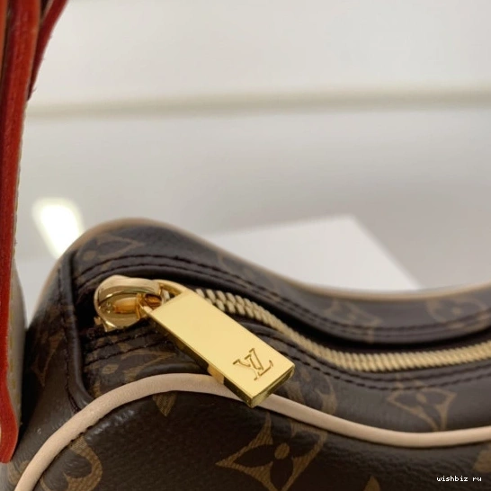 WIS POCHETTE LOUIS CROISSANT VUITTON 0128